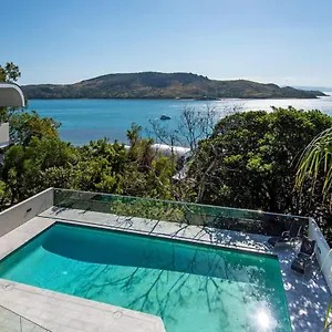 Waves 3 Luxury 3 Bedroom Endless Ocean Views Central Location + Buggy Holiday home Hamilton Island