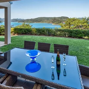 La Bella Waters 1 Wide Reaching Ocean Views And Buggy Holiday home Hamilton Island